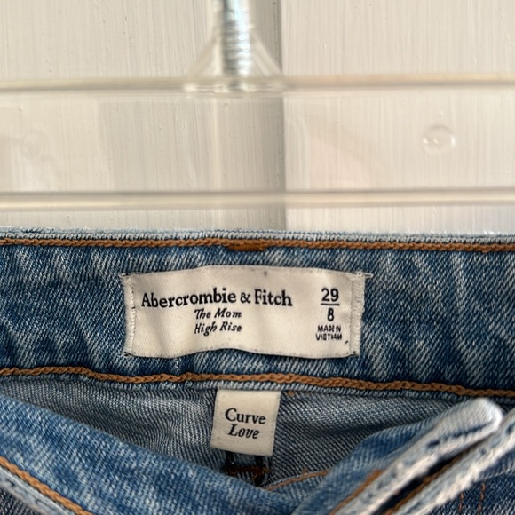 Women’s Abercrombie curve love jeans - Picture 2 of 3